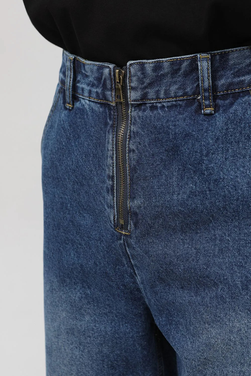 Mid Rise Baggy Jeans with Pockets