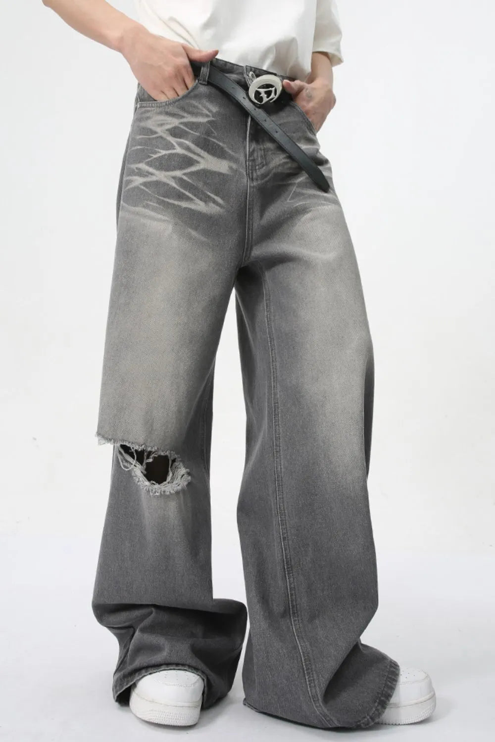 Distressed Wide Leg Jeans with Pockets