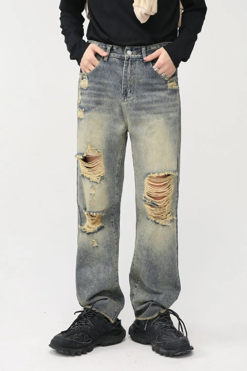 Distressed Mid Rise Jeans with Pockets