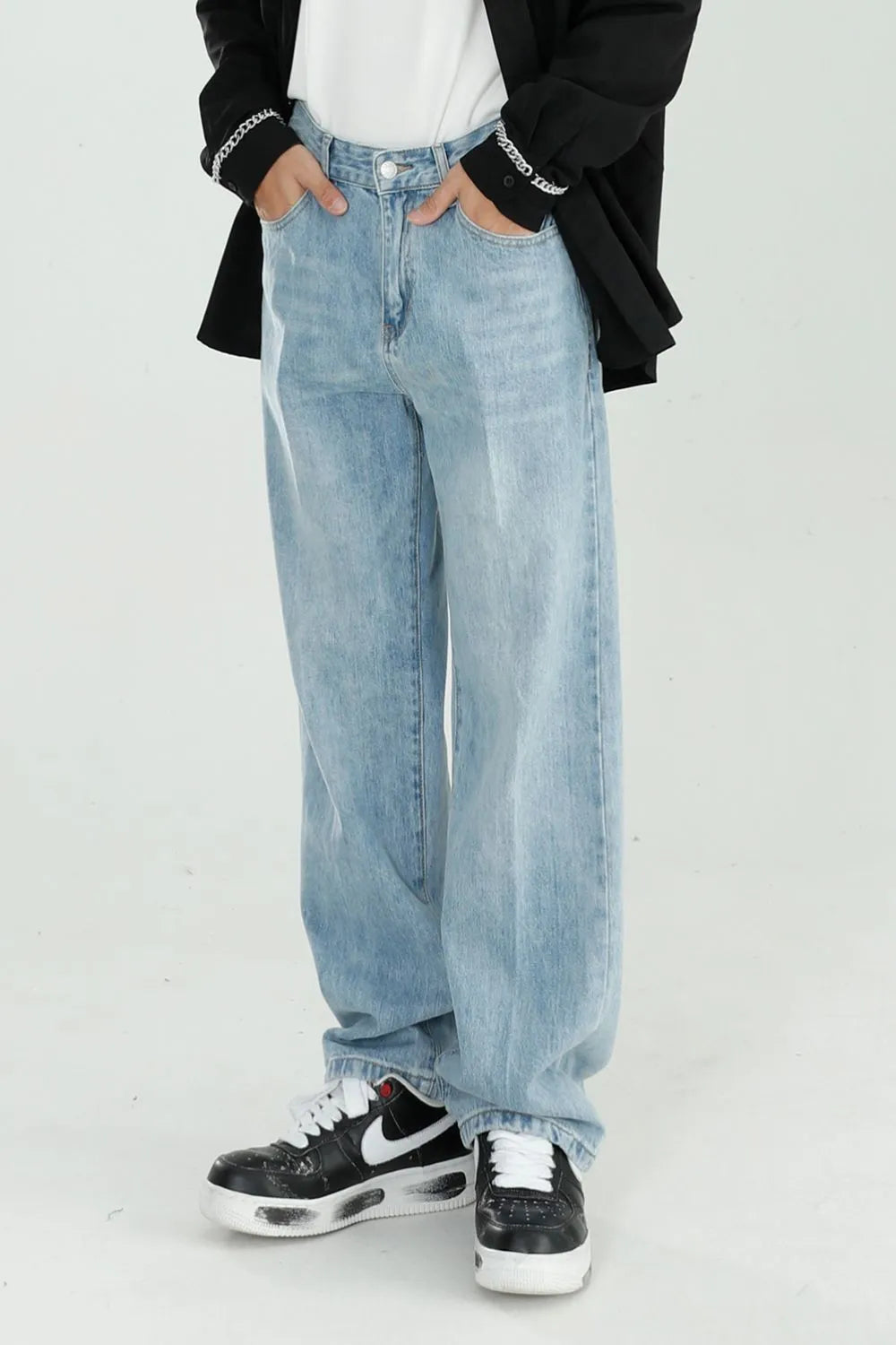 Mid Rise Wide Straight Jeans with Pockets