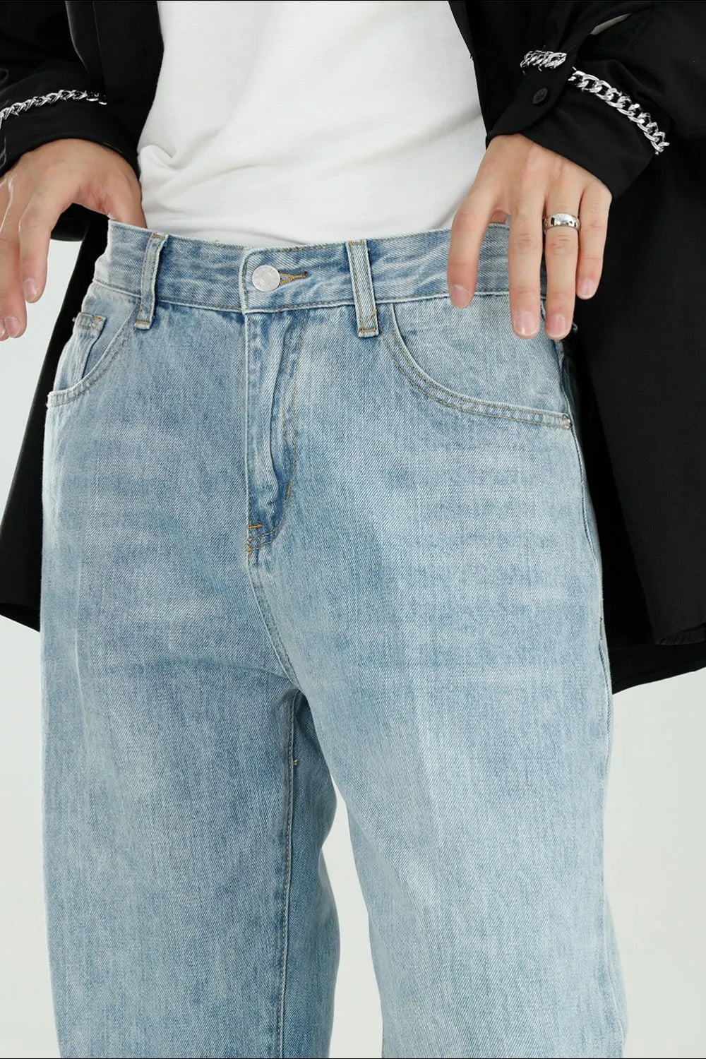 Mid Rise Wide Straight Jeans with Pockets